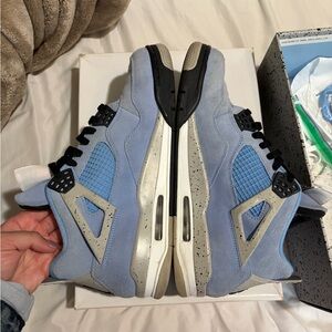 Jordan 4’s UNC size 11 men AUTHENTIC